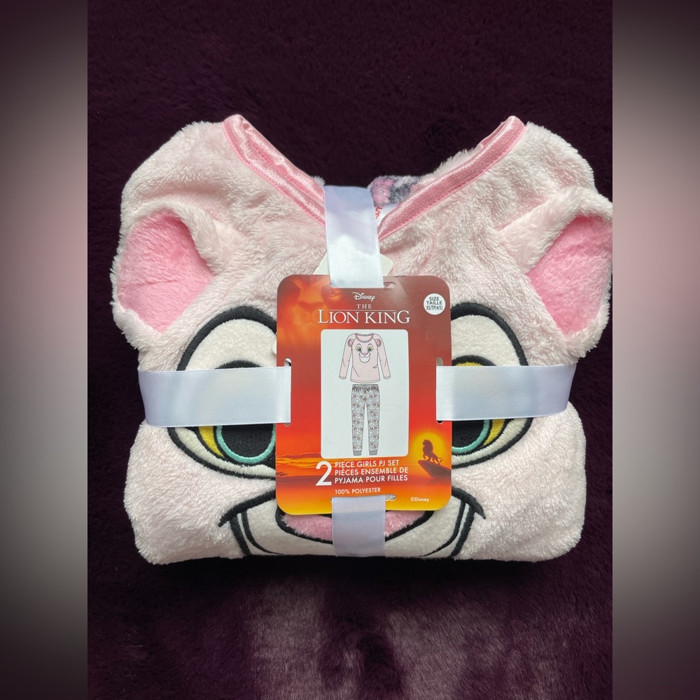 BNWT DISNEY Authentic Lion King Pajama Set